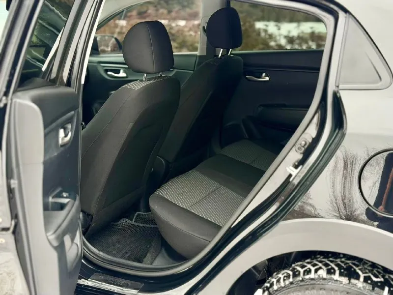 Продам kia rio x-line 2020г двигатель 1,6 126000т пробега родного двигатель 1,6 бензин 6ти ступенчатый авто в идеальном состоянии весь в родном окрасе, без единого дтп, двигатель работает без единого постороннего звука, масла и фильтра поменяны, все обслужено. 2х зонный кл. контроль мульти руль 4эл. стеклоподъемника эл. регулировка зеркал подогрев лобового, сидений, подогрев руля, сигнализация с авто запуском 2 ключа, все сервисные книжки на руках, заводская музыка 6 калинок все остекления родное, авто в достойном состоянии готов на любые проверки. любой вид переоформление. техосмотр пройден, галчевск цена 1м390000₽ тел +7(959)015-25-18 +7(959)504-58-33также к номерам привязаны telegram whatsapp 📞 звоните: +7(959)0152518 - фотография - 6