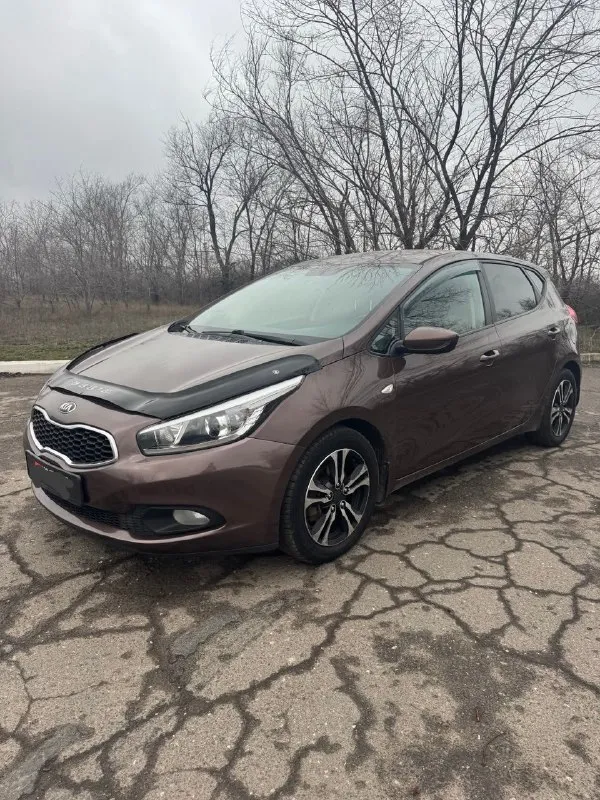 🏎 kia ceed 📆 год выпуска: 2013 ⚙️ : 1.4 бензин 🕹 тип кпп: 6-ст механика 🛞 родной пробег: 130 000 км состояние нового автомобиля! 🖌 описание: ✅ , коробка в отличном состоянии ✅ цвет - темный шоколад ✅ тех. часть 🔥 ✅кузов в родном окрасе!!! зелёная автотека! 📑 по птс я 2-ой хозяин! 2 ключа! 2 комплекта резины! ☝️комплектация: кондиционер, подогрев руля, подогрев сидений, электрозеркала, стеклоподъемники! автомобиль по технической части полностью исправен, все работает в штатном режиме ! полностью обслужен! сел и поехал! очень шустрый и экономичный любые проверки! алчевск! 💰цена - 890тыс 📲+7 (959)268-33-88 📞 звоните: +7(959)2683388 - фотография - 1
