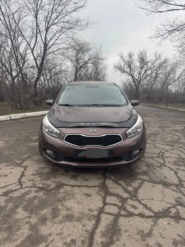 🏎 kia ceed 📆 год выпуска: 2013 ⚙️ : 1.4 бензин 🕹 тип кпп: 6-ст механика 🛞 родной пробег: 130 000 км состояние нового автомобиля! 🖌 описание: ✅ , коробка в отличном состоянии ✅ цвет - темный шоколад ✅ тех. часть 🔥 ✅кузов в родном окрасе!!! зелёная автотека! 📑 по птс я 2-ой хозяин! 2 ключа! 2 комплекта резины! ☝️комплектация: кондиционер, подогрев руля, подогрев сидений, электрозеркала, стеклоподъемники! автомобиль по технической части полностью исправен, все работает в штатном режиме ! полностью обслужен! сел и поехал! очень шустрый и экономичный любые проверки! алчевск! 💰цена - 890тыс 📲+7 (959)268-33-88 📞 звоните: +7(959)2683388 - фотография - 2