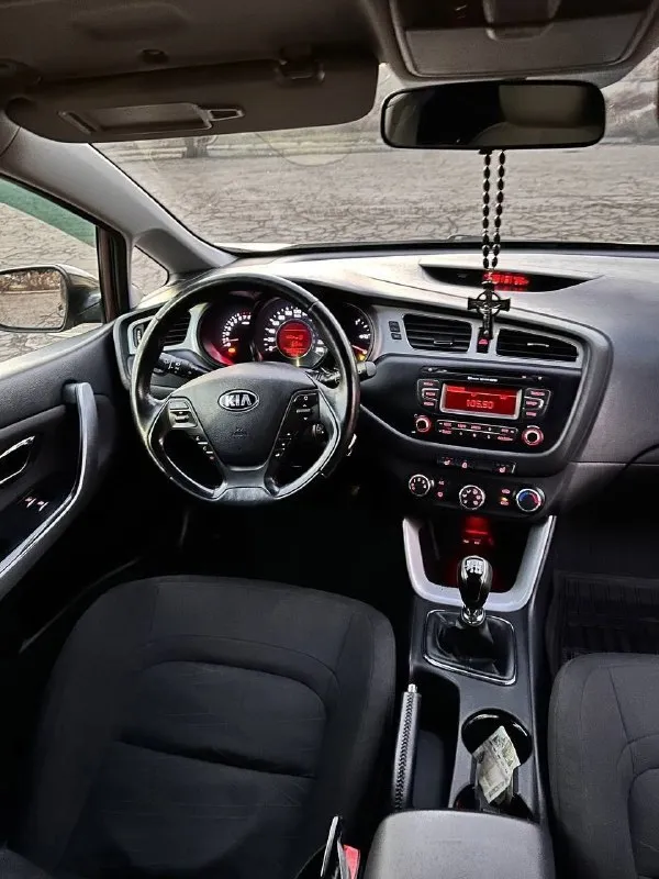 🏎 kia ceed 📆 год выпуска: 2013 ⚙️ : 1.4 бензин 🕹 тип кпп: 6-ст механика 🛞 родной пробег: 130 000 км состояние нового автомобиля! 🖌 описание: ✅ , коробка в отличном состоянии ✅ цвет - темный шоколад ✅ тех. часть 🔥 ✅кузов в родном окрасе!!! зелёная автотека! 📑 по птс я 2-ой хозяин! 2 ключа! 2 комплекта резины! ☝️комплектация: кондиционер, подогрев руля, подогрев сидений, электрозеркала, стеклоподъемники! автомобиль по технической части полностью исправен, все работает в штатном режиме ! полностью обслужен! сел и поехал! очень шустрый и экономичный любые проверки! алчевск! 💰цена - 890тыс 📲+7 (959)268-33-88 📞 звоните: +7(959)2683388 - фотография - 8