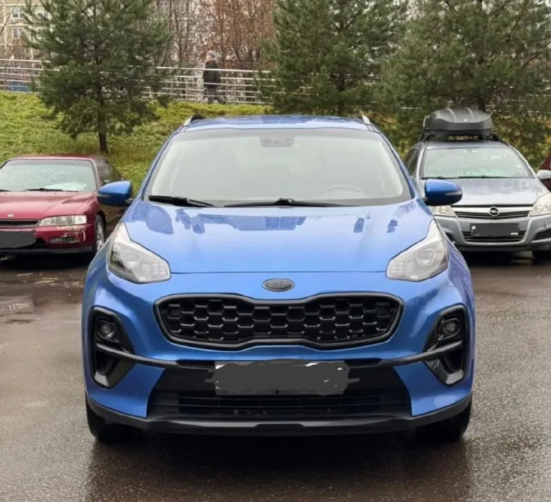 🏎️ kia sportage iv рестайлинг 2.0 at 🗓️год выпуска: 2021 (181регион) автомобиль в идеальном состояние (не крашеный) без дтп с родным пробегом 126000км подтверждённый автотекой!авто официал! не пригон! покупалась в автосалоне, 1 хозяин по птс! полностью обслужена! стекла все заводские два ключа! резина зима и лето! комплектация предмаксимальная : сигнализация камера заднего вида датчик света датчик дождя парктроники сенсорный дисплей (carplay, android auto) произведена вибро и шумо изоляция автомобиля подогрев всех сидений электропривод зеркал климат-контроль 2-х зонный подогрев руля авто полностью обслужено ! состояние нового авто! любые проверки! г. алчевск 💰цена-2.300₽!💰 все вопросы по тел 📲+79592201888 или в лс! хорошему и доброму покупателю торг 📞 звоните: +7(959)2201888 - фотография - 1