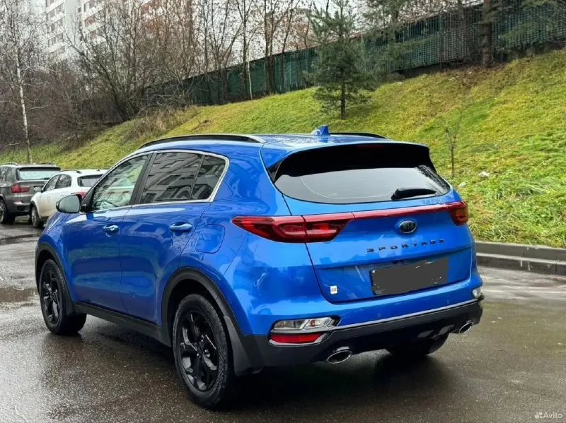 🏎️ kia sportage iv рестайлинг 2.0 at 🗓️год выпуска: 2021 (181регион) автомобиль в идеальном состояние (не крашеный) без дтп с родным пробегом 126000км подтверждённый автотекой!авто официал! не пригон! покупалась в автосалоне, 1 хозяин по птс! полностью обслужена! стекла все заводские два ключа! резина зима и лето! комплектация предмаксимальная : сигнализация камера заднего вида датчик света датчик дождя парктроники сенсорный дисплей (carplay, android auto) произведена вибро и шумо изоляция автомобиля подогрев всех сидений электропривод зеркал климат-контроль 2-х зонный подогрев руля авто полностью обслужено ! состояние нового авто! любые проверки! г. алчевск 💰цена-2.300₽!💰 все вопросы по тел 📲+79592201888 или в лс! хорошему и доброму покупателю торг 📞 звоните: +7(959)2201888 - фотография - 4
