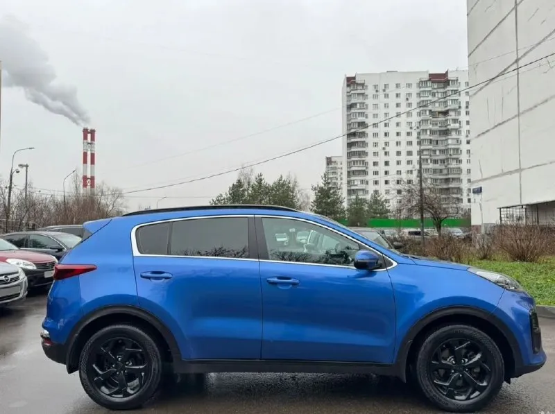 🏎️ kia sportage iv рестайлинг 2.0 at 🗓️год выпуска: 2021 (181регион) автомобиль в идеальном состояние (не крашеный) без дтп с родным пробегом 126000км подтверждённый автотекой!авто официал! не пригон! покупалась в автосалоне, 1 хозяин по птс! полностью обслужена! стекла все заводские два ключа! резина зима и лето! комплектация предмаксимальная : сигнализация камера заднего вида датчик света датчик дождя парктроники сенсорный дисплей (carplay, android auto) произведена вибро и шумо изоляция автомобиля подогрев всех сидений электропривод зеркал климат-контроль 2-х зонный подогрев руля авто полностью обслужено ! состояние нового авто! любые проверки! г. алчевск 💰цена-2.300₽!💰 все вопросы по тел 📲+79592201888 или в лс! хорошему и доброму покупателю торг 📞 звоните: +7(959)2201888 - фотография - 5