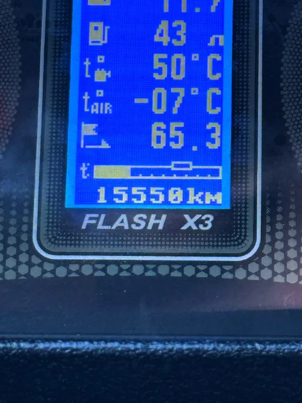 🖤 ваз niva urban (2015) — брутальный эксклюзив в «рапторе»! продаю своего верного коня. машина делалась для себя, вложено много сил, времени и средств. полностью обслужена и готова к любым приключениям! 📌 основное: • год выпуска: 2015 • пробег: 165 000 км • цена: 660 000 ₽ (разумный торг у капота 🤝) 🛠 техническая часть (всё новое!): • установлена новая коробка передач. • полностью перебрана ходовая: новые рычаги подвески, передние стойки и пружины. • новые ступицы. • система охлаждения: заменена полностью (включая радиатор). • обслужена печка + новый вентилятор (греет отлично). • кондиционер — работает исправно, спасает в жару! ❄️ • новый аккумулятор. • электроусилитель руля (эур) — крутится легко. 🌑 внешний вид: • кузов полностью покрыт в черный матовый raptor — выглядит дерзко и не боится царапин. • стоят крутые диски на отличной демисезонной резине. 🛋 салон и комфорт: • полностью новый салон: эксклюзивный тоннель пола. • руль в алькантаре (с возможностью подключения м 📞 звоните: +7(985)1204130 - фотография - 1