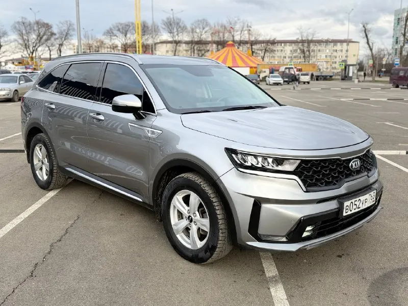 Kia sorento 2020г 2.5 объем пробег 175.000 автомобиль приобретали у официального дилера не путайте с привозными в отличном состоянии весь кузов в заводской краске есть по базе дтп одно передний бампер была маленькая вмятина (есть фото что было ) технически автомобиль всегда обслуживали во время полное то прошли 1000км назад в очень хороша комплектация цена:2.900.000р г. краснодар ( возможно доставка в донецк ) - фотография - 3