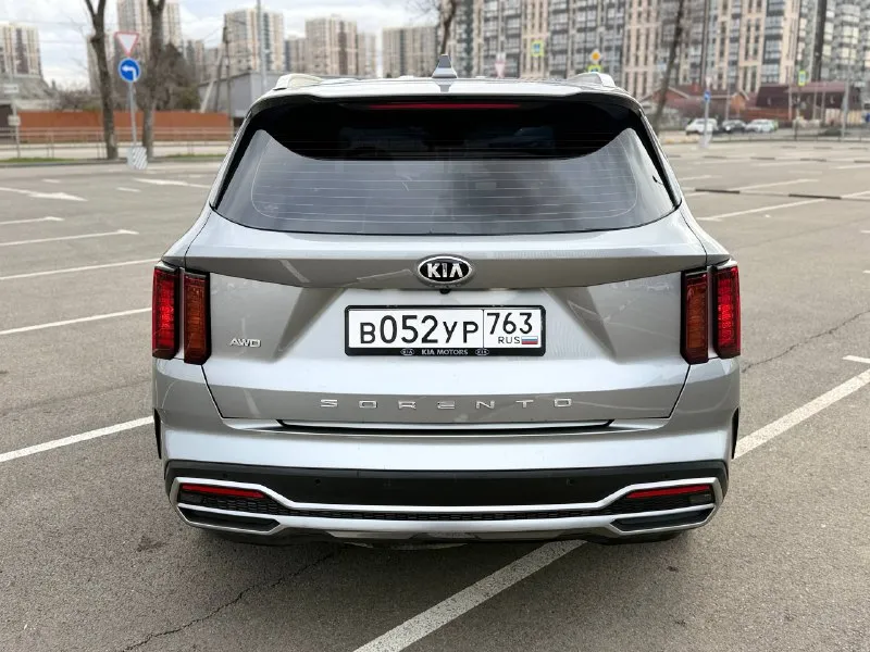 Kia sorento 2020г 2.5 объем пробег 175.000 автомобиль приобретали у официального дилера не путайте с привозными в отличном состоянии весь кузов в заводской краске есть по базе дтп одно передний бампер была маленькая вмятина (есть фото что было ) технически автомобиль всегда обслуживали во время полное то прошли 1000км назад в очень хороша комплектация цена:2.900.000р г. краснодар ( возможно доставка в донецк ) - фотография - 5