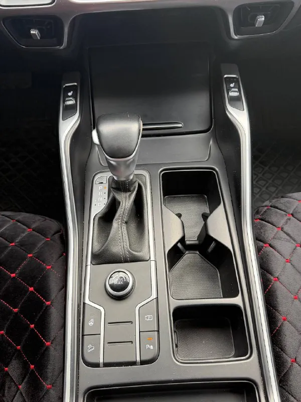 Kia sorento 2020г 2.5 объем пробег 175.000 автомобиль приобретали у официального дилера не путайте с привозными в отличном состоянии весь кузов в заводской краске есть по базе дтп одно передний бампер была маленькая вмятина (есть фото что было ) технически автомобиль всегда обслуживали во время полное то прошли 1000км назад в очень хороша комплектация цена:2.900.000р г. краснодар ( возможно доставка в донецк ) - фотография - 9