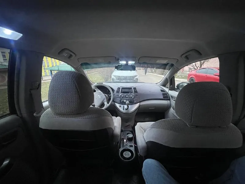 Продам mitsubishi grandis, 2.4at, 2004 г. авто на уверeнном xоду, возит меня каждый день. очень надежный двигатель объемом 2.4 литра, никаких нареканий по работе нет, компрессия отличная, тянет как танк. надежнейшая коробка автомат, работает без нареканий, пинков и затупов при переключении нет. огромный багажник, 3 ряда сидений. установлена хорошая сигнализация starline, линзованая оптика, (таблетка), электро складывание зеркал, доводчики стёкл, круиз контроль, хорошая музыка. днищe в идеале, ни разу не варилось, подрамники и прочие элементы днища обрабoтаны. на машину денег не жалел, всегда обслуживал оригинальными мицубишными жидкостями. также в подарок отдаю летний комплект колес на заводском литье. цена: 890.000₽ тимур +79493855658 📞 звоните: +7(949)3855658 - фотография - 5