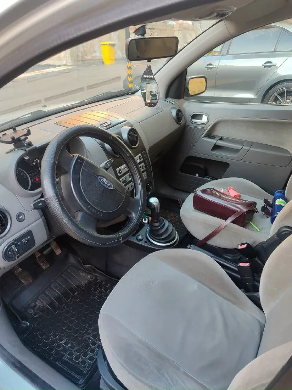 Ford fusion 2003 года 1.6 литра механика 101л. с. в одной семье 8 лет. хорошее состояние для своих лет. салон в отличном состоянии, сиденья не продавленые, в машине не курили, так как возили детей. машина едет хорошо, дорогу держит, резина отличная, так же комплект зимы на дисках. кондиционер заправлен холодит отлично. за этот год поменно: масла, фильтра, бачек расширительный, антифриз, жидкость гур с промывкой, топливный насос, грм, приводные ремни, помпа, подшипник промвала, подшипники ступицы передней. есть потёртость по бамперу. цена 500000 рублей, торг +74943687316 / +79493687317 📞 звоните: +7(949)3687317 - фотография - 4