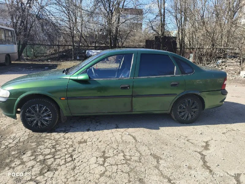Продам opel вектра б 1996 года, двс 1.6, моноинжектор. авто на ходу, срочных вложений не требует, ез... - фотография