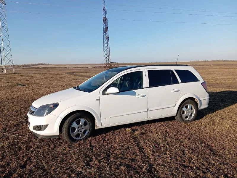 Продам машину opel astra h, 1.7 cdti 2007 года пробег 196 т. механическая коробка передач, 5-ти ступенчатая кондиционер был кап. ремонт двигателя и турбины на 174 т. заменены фары, стоит хороший свет. отшит egr, прошита на 1 stage заменены задние супорта и тормозные диски в круг ходовая часть без нареканий салон ухоженный, в машине не курили. из нюансов имеются сколы на капоте и прежним хозяином замята задняя дверь не критично! цена 670 уместен разумный торг! за дополнительной информацией писать в личку или по номеру телефона +79497150263 г. мариуполь - фотография - 4