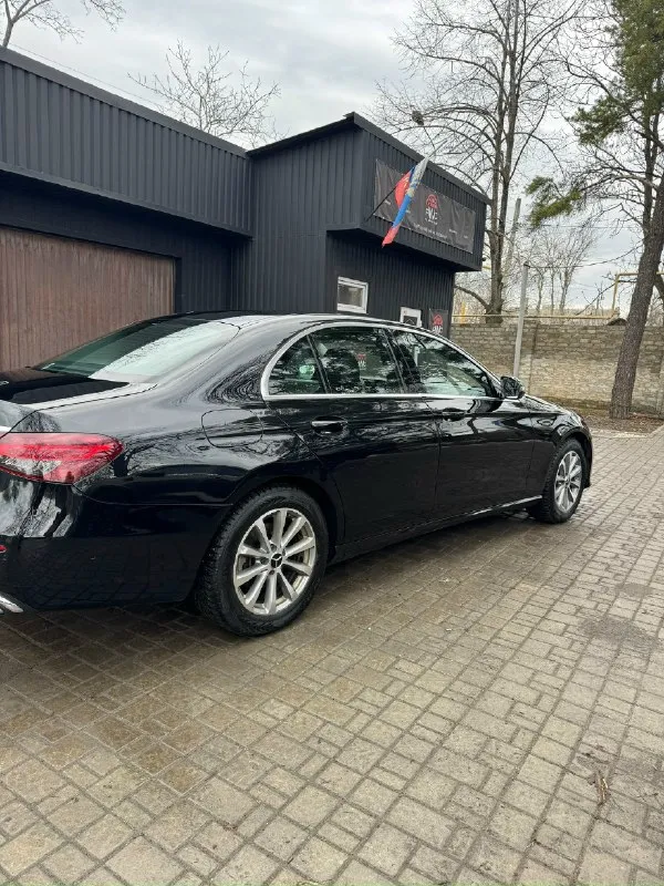 Продам mercedes benz е200 w213(рест) 2021 год установили новый двигатель в октябре 2025 года. по маш... - фотография