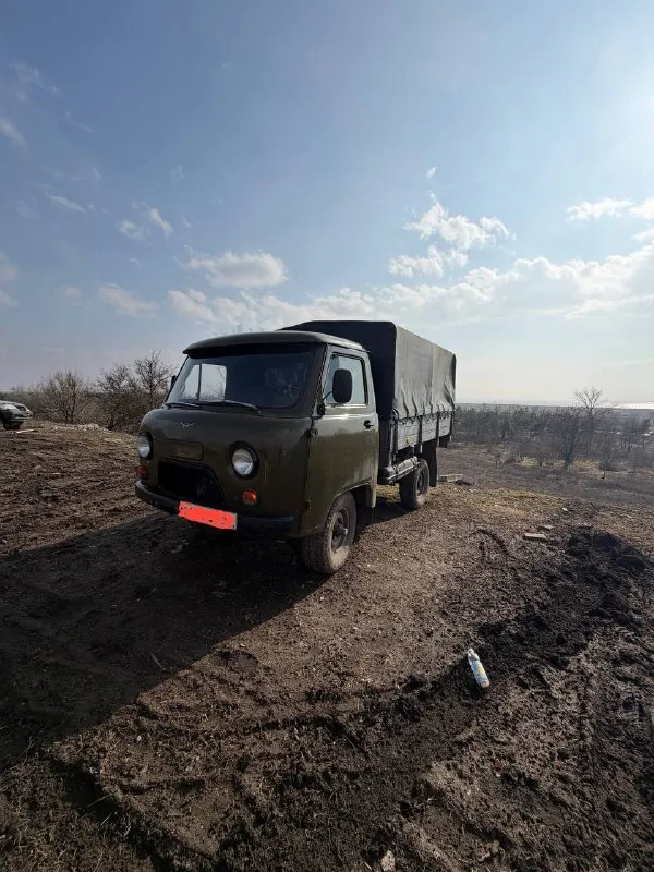 !!!продам буханку с хранения 1000 км пробег!!! ‼️ срочно ‼️ все патрубки новые гайки винтики все на месте новый тент, передачи включаются не гудят не хрустят не выбивают, машина в идеале ! документы все на руках! ‼️цена: 350 без торга, пока продают интересующий патриот ‼️ нахожусь в городе новоазовск можем доставить куда угодно доедет куда угодно и где угодно!) по вопросам в личку или по номеру +79490796300 📞 звоните: +7(949)0796300 - фотография - 2