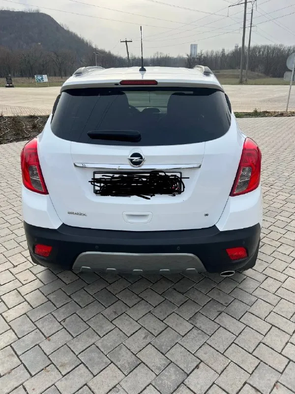 Продам opel mokka 2013 в супер состоянии!! дно идеальное, все болтики как новые! всего два хозяина! пробег-130 -1.8(140 л. с)(самый надежный, без задиров) коробка-автомат привод-полный комплектация -антиблокировочная система - система курсовой устойчивости - сигнализация - иммобилайзер - бортовой компьютер -круиз контроль - датчики света - датчики дождя -электропривод зеркал -климат контроль - подогревы сидений -подогрев руля -обогрев зеркал -парктроники перед и зад продам opel мокка в супер состоянии, 🍭💯очень комфортный паркетник, машина без посторонних звуков, мягкая на ход, салон и кузов в идеальном состоянии, в родном окрасе (без единого жука), мотор и коробка на отлично!2 ключа. делать ничего не нужно, сел поехал! машина без дтп -зеленая автотека! цена-1.200.000₽ ☎️тел+79494162204 осмотр-донецке/макеевка машинка просто 🍓🍭🎁. 📞 звоните: +7(949)4162204 - фотография - 6