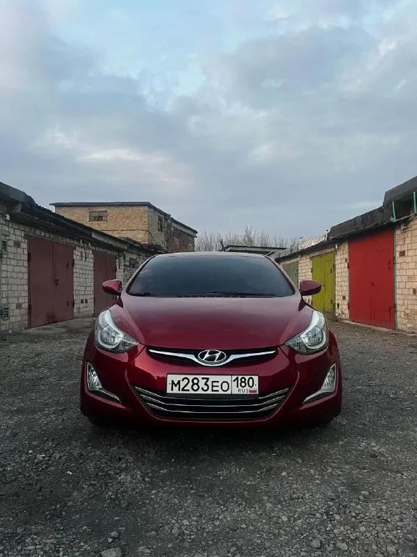 Продам hyundai elantra 2014 года выпуска, с цепным мотором 1.8 (150 л. с)! коробка передач автоматическая(6 передач), с возможностью переключения ручным режимом! птс оригинал, один хозяин! пробег 60 тысяч миль! машина полностью обслужена!вложений никаких не требует! 2 комплекта резины, ковриков! для комфортной езды есть абсолютно всё! все подробности по телефону: +79490592318 цена данного автомобиля: 1 🍋250 без торга! осмотр г. горловка! - фотография - 1