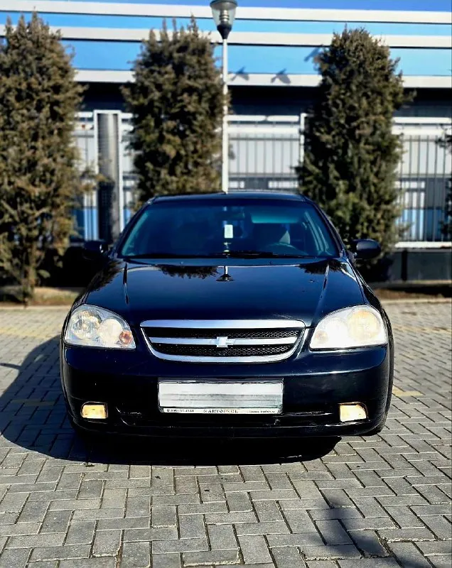 Продам. красивый, надежный, вместительный chevrolet lacetti. год выпуска 2008 пробег 217000 км. любые проверки с вашей стороны приветствуются мкпп 5-ступенчатая мотор 1.6 механика. г. донецк. тел. +79495362484 +79494491943. если не дозвонились, на этом номере есть telegram. авто в хорошем. состояние как внешнее, так и техническое без гнили, коррозии и ржавчины. остекление заводское, в дтп не участвовала, все швы и герметики заводские. техническое состояние без нареканий. подвеска отрабатывает мягко и комфортно мотор работает как швейцарские часы. салон целый чистый и опрятный комплектация: полный электропакет. кондиционер (холодит как сумасшедший), abs, srs airbag гидроусилитель руля электроподъемники стёкол электрозеркала с подогревом противотуманки корректор фар центральный замок сигнализацыя sheriff г. донецк цена торг - фотография - 2