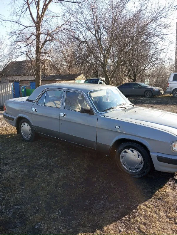Продам газ-3110 волга! машина в отличном состоянии, 2000 года всю жизнь в одних руках, пробег 220 родной! двигатель работает отлично, заводится в любой мороз! кпп -5 ст. отлично! по ходовой отлично, плывёт как корабль! не гнилая, пороги переварил! салон сохранился отлично, всегда был под чехлами. электрика вся работает! документы в полном порядке, дкп от хозяина, на учёте стоит! цена 220 т. р. +7949 3772809( шахтерск) 📞 звоните: +7(949)3772809 - фотография - 3
