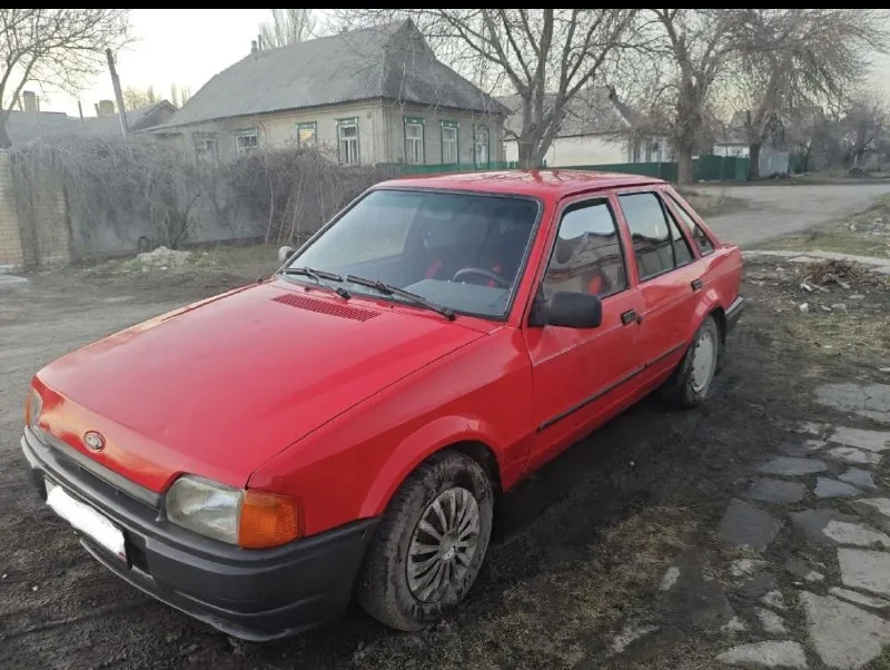 Продам ford escort 1986г. несмотря на возраст, авто в хорошем состоянии: днище целое, новый аккумуля... - фотография