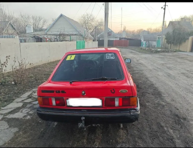 Продам ford escort 1986г. несмотря на возраст, авто в хорошем состоянии: днище целое, новый аккумулятор, новый стартер, два комплекта резины на дисках, газ/бензин. цена 150000 руб. разумный торг у капота. г. амвросиевка, +79493774068 📞 звоните: +7(949)3774068 - фотография - 4