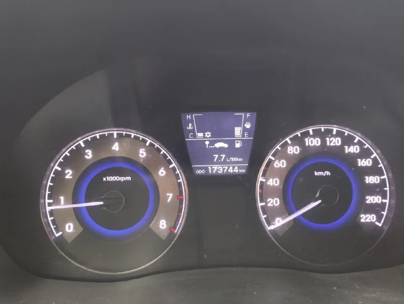 Автор: продам хёндай акцент 2012 год, 174 000 км, объём двигателя 1,4 куб. см (107 л. с. ), двигател... - фотография