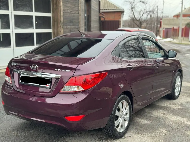 Продам солярис, в отличном состоянии! родной пробег! отличный внешний вид! технически обслужена, мотор и коробка работают без нареканий! салон ухоженный не прокуренный. богатая комплектация: климат, датчик света, подогревы сидений, лобового и заднего стекла, стоит заводская линзованная оптика и прочее. цена: 850 тысяч торг! телефон: + 79493835274 - фотография - 3