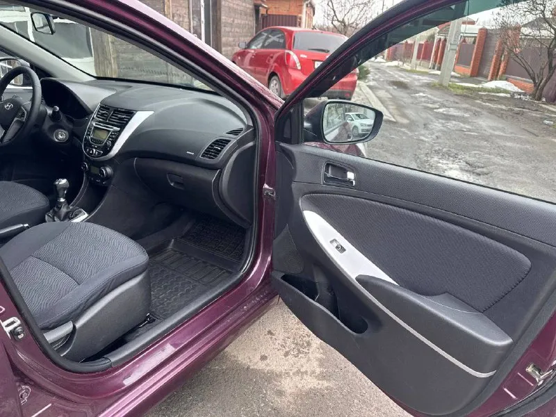 Продам солярис, в отличном состоянии! родной пробег! отличный внешний вид! технически обслужена, мотор и коробка работают без нареканий! салон ухоженный не прокуренный. богатая комплектация: климат, датчик света, подогревы сидений, лобового и заднего стекла, стоит заводская линзованная оптика и прочее. цена: 850 тысяч торг! телефон: + 79493835274 - фотография - 6