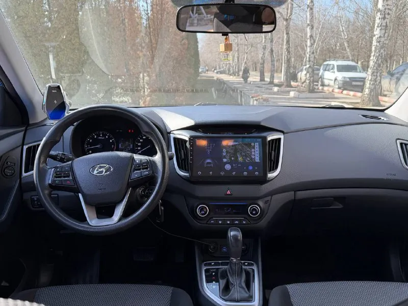 Hyundai creta год выпуска - 2016 кпп - автоматическая цена - 1.495.000₽ тел. +79493902663 либо - +7 (949) 679-98-14 продам автомобиль в идеальном состоянии, 1 хозяин из автосалона. не битая и не крашеная ( любые проверки ) простой и экономичный бензиновый двигатель 1.6 в паре с шести ступенчатой автоматической коробкой передач, работают безупречно. по ходовой части на 5+ не требует ни каких вложений. хорошая комплектация: климат-контроль; парктроник; 4эл. стеклоподъемника; подогревы всех сидений; помощь при подъеме и спуске; эл. зеркала; установлена android мультимедиа со всеми современными плюшками и не плохой акустикой; мультируль; антизанос; антибукс; круиз-контроль; камера заднего вида; штатные диски; релинги; biled оптика ( светит шикарно ) чистый и ухоженный не прокуренный салон. сигнализация с автозапуском. запаска не разу не ставилась. родной пробег 175.000км но состояние авто не побоюсь этого слова - как новое. 2 комплекта резины ( зима 📲 tg: @vladimir_23_23_23 📞 звоните: +7(949)3902663 - фотография - 7