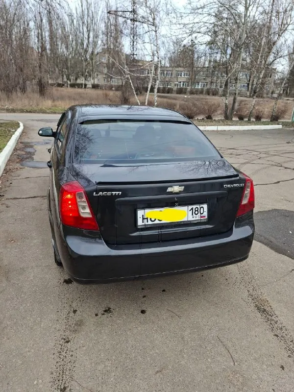 Продаю chevrolet lacetti 1.8 механика (122л. с.) 2004г седан. газ евро 4 вписан в птс, передние стеклоподьемники, кондиционер, камера заднего вида. .резина зима на железках, лето на легкосплавных дисках. пробег 397т движок менялся на контрактный, на новом движке пробег +-120т. машина бодрая, на полном ходу, езжу каждый день. не гнилая. есть возврастные косяки по лкп цена 500т. р я хозяин, переоформление без проблем. машина в донецке. на вопросы отвечу по телефону +7949 367 95 68 📞 звоните: +7(949)3679568 - фотография - 3