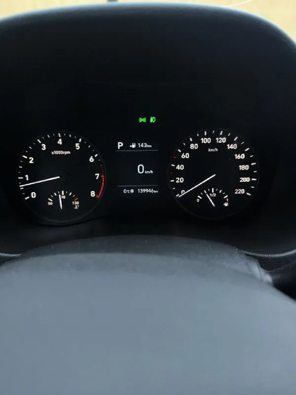 Марка: hyundai модель: solaris год: 2018 пробег: 139000 объем двигателя: 1.6 топливо: бензин кпп: автоматическая цвет: серый цена: 1375000р тел +79493526414 описание: весь в заводской краске без дтп зелёная автотека. комплектация: диодная оптика с подсветкой зоны поворота, подогрев: лобового стекла, руля и всех сидений, климат, круиз, мультируль, bluetooth, датчики давления шин, системы безопасности, автозапуск авто без жучков и коррозии! диагностическая карта в наличии переоформление в мрэо или дкп. - фотография - 7