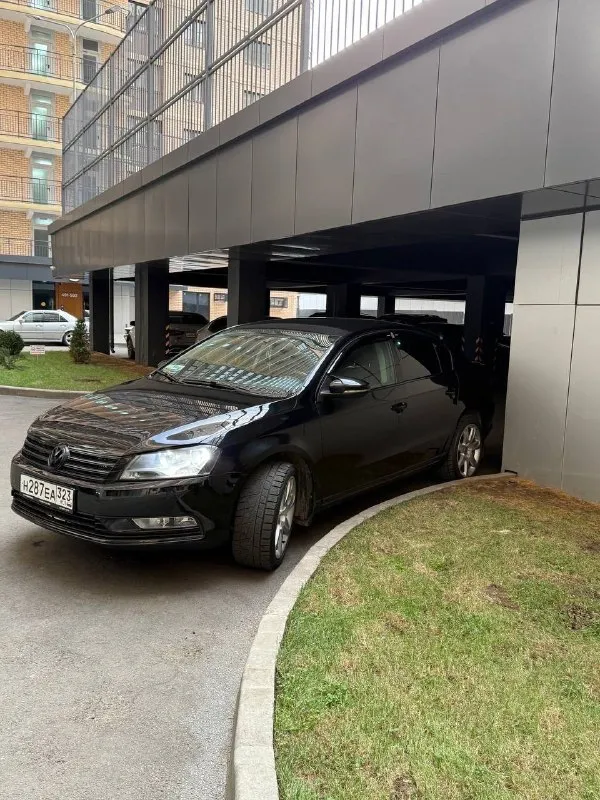 Продам volkswagen passat b7 цена 800.000₽ срочно без торга год 2011 пробег 335.000 1.8 tsi механика 6 ступка не давно откапетален, чугунные гильзы, масло не ест, мкпп новая, диск сцепления новый, поменял многое, зимняя резина. все интересующиеся вопросы по телефону обмен интересен только с вашей доплатой свои машины оценивайте адекватно ! вложений вообще не каких не требует +79493061550 +79788465520 📞 звоните: +7(949)3061550 - фотография - 6