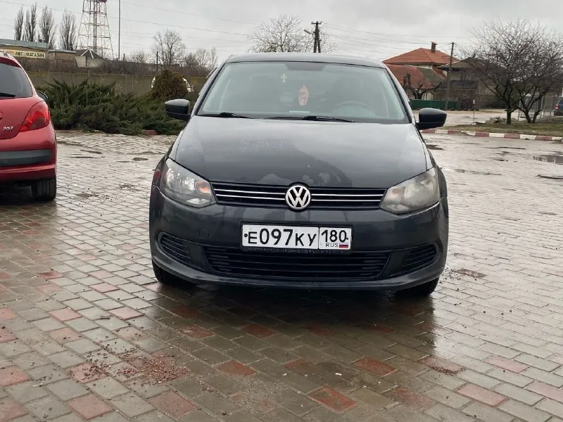 Продам volkswagen polo 2010г 1.6 авто на полном боевом ходу сел поехал техник вся хорошем состоянии продажа срочная 🚨 или обмен с вашей доплатой цена 410 тысяч торг не большой у авто +79495565482 антон звоните в любое время - фотография - 1