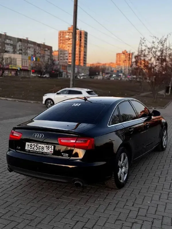 Читайте внимательно!!! audi a6 c7 2011г цена: 1.260.000р❗️❗️❗️ -пробег на табло 218.000 -мотор 3.0 compressor работает ровно, масло расходует по заводу, в цилиндрах хороший хон -коробка автоматическая, щелкает отлично, без пинков и рывков. но бьет ошибку по перегреву, нужно делать охлаждения!!! -салон в хорошем состоянии по комплектации: 4-х зонный климат контроль, 4-х зонный подогрев сидений, шторки задняя полу-сфера, память сидений, парктроники, хорошая музыка. ⛽️едет очень достойно, расход 14-15 л по городу 🛞диски r17 заводские, на зимней резине ✨по кузову в хорошем состоянии, после полной полировки, нанесен воск, выглядит очень достойно, был удар в правый порог, нужно вытягивать, первая цена ❗️ 📃по документам полный порядок, автомобиль на местном учете, любой вид переоформления. 🌍машина находится в г. донецк, осмотр по договоренности. 💵цена: 1.260.000р быстрым торг у капота❗️ 📞 номер телефона для связи +79493407183 📞 звоните: +7(949)3407183 - фотография - 4