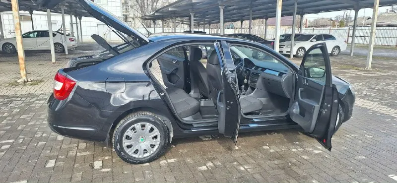 Продам skoda рапид 1.6 турбодизель,105 л. с. , декабрь 2013 г, один владелец, куплена в официальном салоне в донецке 2014г. пробег родной 140000км. автомобиль полностью обслужен, все то только на официальном сто. цена 1150000р, +79493452335.осмотр по договоренности г. донецк 📞 звоните: +7(949)3452335 - фотография - 4