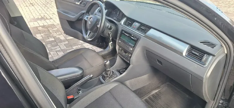 Продам skoda рапид 1.6 турбодизель,105 л. с. , декабрь 2013 г, один владелец, куплена в официальном салоне в донецке 2014г. пробег родной 140000км. автомобиль полностью обслужен, все то только на официальном сто. цена 1150000р, +79493452335.осмотр по договоренности г. донецк 📞 звоните: +7(949)3452335 - фотография - 5