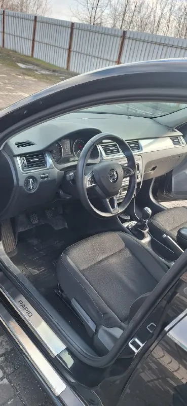 Продам skoda рапид 1.6 турбодизель,105 л. с. , декабрь 2013 г, один владелец, куплена в официальном салоне в донецке 2014г. пробег родной 140000км. автомобиль полностью обслужен, все то только на официальном сто. цена 1150000р, +79493452335.осмотр по договоренности г. донецк 📞 звоните: +7(949)3452335 - фотография - 6