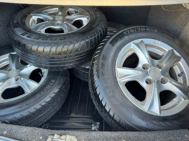 🚗 ваз 2110 в хорошем состоянии! пробег 148 000 тысяч год выпуска 2003 двигатель 8 клоп 📄 документы — полный порядок ✅ юридически чистая ✅ без запретов и ограничений днище, пороги, стаканы, карманы, — в отличном состоянии, всё целое и живое. остекление всё родное включая лобовое !! ✨ внешний вид автомобиль в заводском состоянии, очень красиво смотрится. на хорошей зимней резине на литье r14, + есть комплект летней резины на литье r13 установлена сигнализация, центральный замок делался для себя, поэтому средств на обслуживание не жалел. машина полностью обслужена и готова к эксплуатации. ⚙ техническая часть двигатель работает ровно, масло не расходует. коробка передач работает четко. 💬 машина делалась для себя, чтобы не подводила в дороге, ездил на ней на большие расстояния поэтому все обслуживалось вовремя и качественно. 📌 отличный вариант для тех, кто ищет живой и обслуженный автомобиль 📍 осмотр: г. харцызск 💰 цена: 295 000 ₽ торг — только после осмотра автомобиля 📞 теле 📞 звоните: +7(949)8501337 - фотография - 7