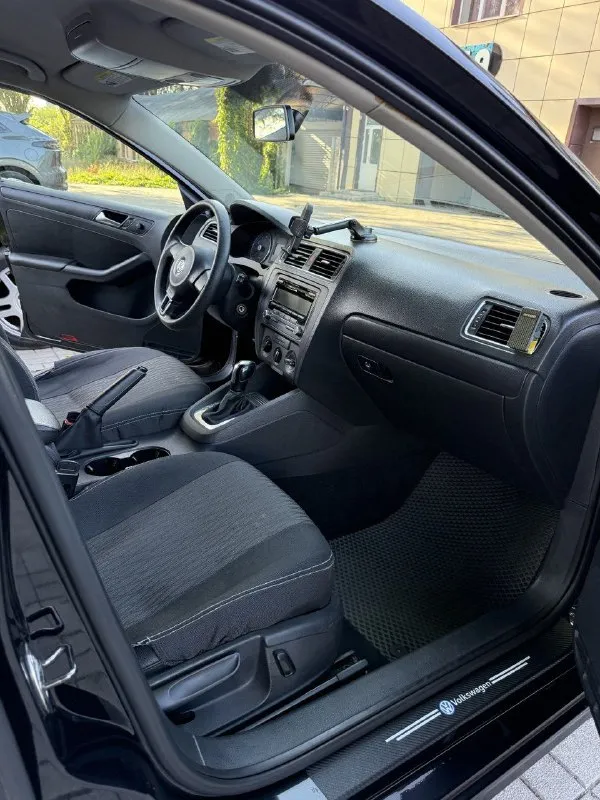 Volkswagen jetta vi, 2013, 1.8at 170 л. с. с пробегом 63359 мили (102000 км. )пройдено то. цена 1200000 руб. тел. +79490409212. макеевка - фотография - 7