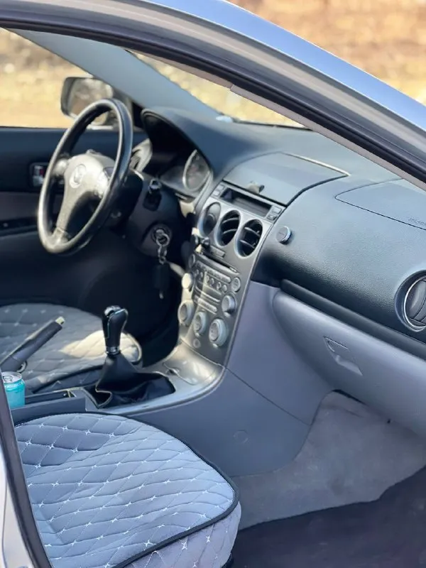 Mazda 6 gg 2003 мотор 2.0 бензин, едет шикарно, не дымит вообще! коробка механика 5ст. на отлично! кузов в хорошем состоянии, выглядит как на фото, пороги переварены, дно подварено. вин код читается отлично. комплектация очень хорошая, в машине работает все! по ходовой надо смотреть зад. много чего заменено. резина хорошая зима. салон в отличном состоянии после хим. чистки. по документам все отлично, переоформление без проблем + действующий тех. осмотр. 420.000₽ +79493609487 - фотография - 6