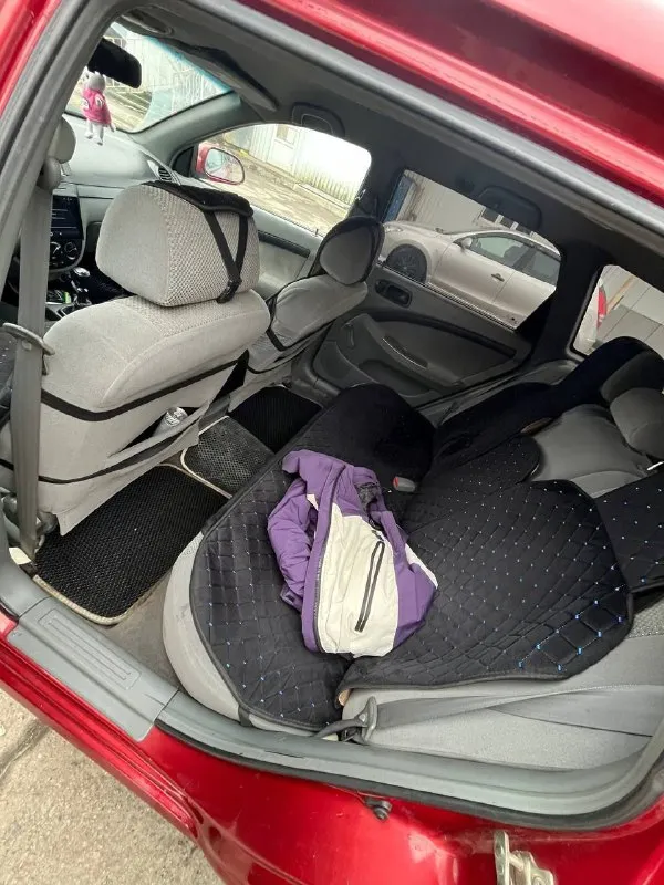 Собственник !!! продам лачетти 2007 года в кузове универсал. объем двигателя 1.6 пробег 270000 км ( ничего никогда не скручивали) по факту 2 владелец 90% машины в родном окрасе дно, пороги, арки на отлично кондёр обслужен и работает. печка дует, подогревы работают. салон нормальный машина на ходу каждый день. перекупы не беспокойте, за 500 не продам. с продажей не спешу. цена 580000 торг будет реальному покупателю всем удачных продаж и покупок! +79497956303 +79493903302 г. донецк - фотография - 2