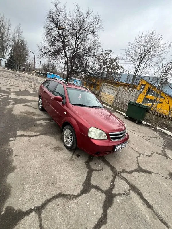 Собственник !!! продам лачетти 2007 года в кузове универсал. объем двигателя 1.6 пробег 270000 км ( ничего никогда не скручивали) по факту 2 владелец 90% машины в родном окрасе дно, пороги, арки на отлично кондёр обслужен и работает. печка дует, подогревы работают. салон нормальный машина на ходу каждый день. перекупы не беспокойте, за 500 не продам. с продажей не спешу. цена 580000 торг будет реальному покупателю всем удачных продаж и покупок! +79497956303 +79493903302 г. донецк - фотография - 5