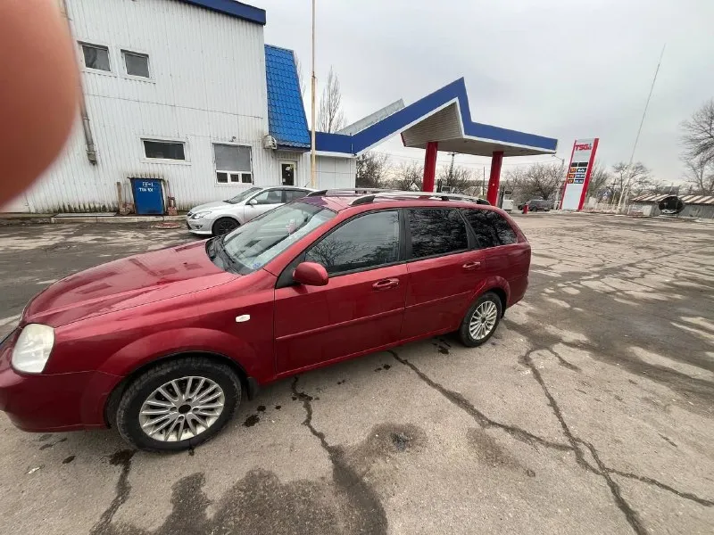 Собственник !!! продам лачетти 2007 года в кузове универсал. объем двигателя 1.6 пробег 270000 км ( ничего никогда не скручивали) по факту 2 владелец 90% машины в родном окрасе дно, пороги, арки на отлично кондёр обслужен и работает. печка дует, подогревы работают. салон нормальный машина на ходу каждый день. перекупы не беспокойте, за 500 не продам. с продажей не спешу. цена 580000 торг будет реальному покупателю всем удачных продаж и покупок! +79497956303 +79493903302 г. донецк - фотография - 6