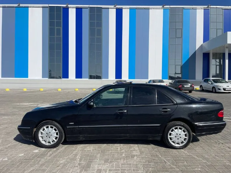 Продаю mercedes benz w210 год: 2001 мотор: 2.6л л/с: 177 л/с шустрый, коробка: автомат 5ст продаю не спеша, с документами полный порядок, без штрафов, залогов и ограничений, машина на учете. осталные вопросы по телефону. цена 850 тысяч рублей г. мариуполь торг приветствуется!!! тел: +7949-461-86-38 📞 звоните: +7(949)4618638 - фотография - 2