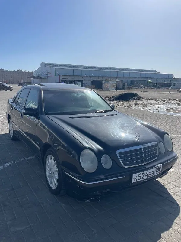 Продаю mercedes benz w210 год: 2001 мотор: 2.6л л/с: 177 л/с шустрый, коробка: автомат 5ст продаю не спеша, с документами полный порядок, без штрафов, залогов и ограничений, машина на учете. осталные вопросы по телефону. цена 850 тысяч рублей г. мариуполь торг приветствуется!!! тел: +7949-461-86-38 📞 звоните: +7(949)4618638 - фотография - 4