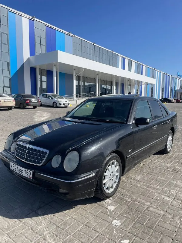 Продаю mercedes benz w210 год: 2001 мотор: 2.6л л/с: 177 л/с шустрый, коробка: автомат 5ст продаю не спеша, с документами полный порядок, без штрафов, залогов и ограничений, машина на учете. осталные вопросы по телефону. цена 850 тысяч рублей г. мариуполь торг приветствуется!!! тел: +7949-461-86-38 📞 звоните: +7(949)4618638 - фотография - 5