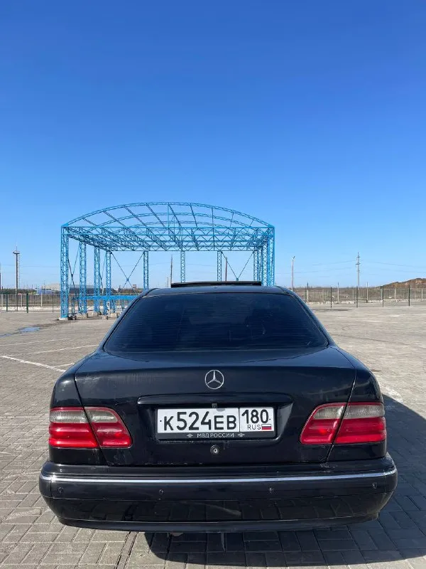 Продаю mercedes benz w210 год: 2001 мотор: 2.6л л/с: 177 л/с шустрый, коробка: автомат 5ст продаю не спеша, с документами полный порядок, без штрафов, залогов и ограничений, машина на учете. осталные вопросы по телефону. цена 850 тысяч рублей г. мариуполь торг приветствуется!!! тел: +7949-461-86-38 📞 звоните: +7(949)4618638 - фотография - 6