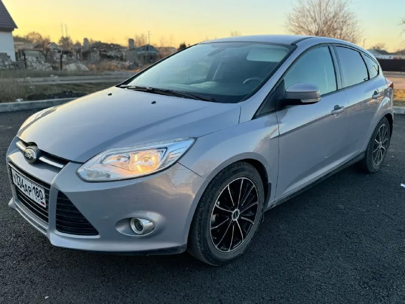 Ford focus 3 225.000 км 1.6 ухоженная, не выкатанная машина в достойном состоянии. в родном окрасе, стекла в круг родные. двигатель и коробка работает в штатном режиме. салон в отличном состоянии. автотека зеленая, пробег оригинальный. комплект грм поменян 15.000 назад. в целом несмотря на года машина выглядит современно, а также имеет все необходимые функции для комфортной езды. адекватному покупателю отдам комплект дисней резины на шматках. из недостатков нужно заменить два задних амортизатора. цену ставлю самую низкую в мариуполе на связку 1.6 (125 л. с) + поэтому глобального торга не ожидайте, чисто символически уступлю. обмен, площадки, перекупы - не интересно, обязательное переоформление в течение 10 дней. 750.000₽ +79498477010 tg: @bestrek1 📞 звоните: +7(949)8477010 - фотография - 3