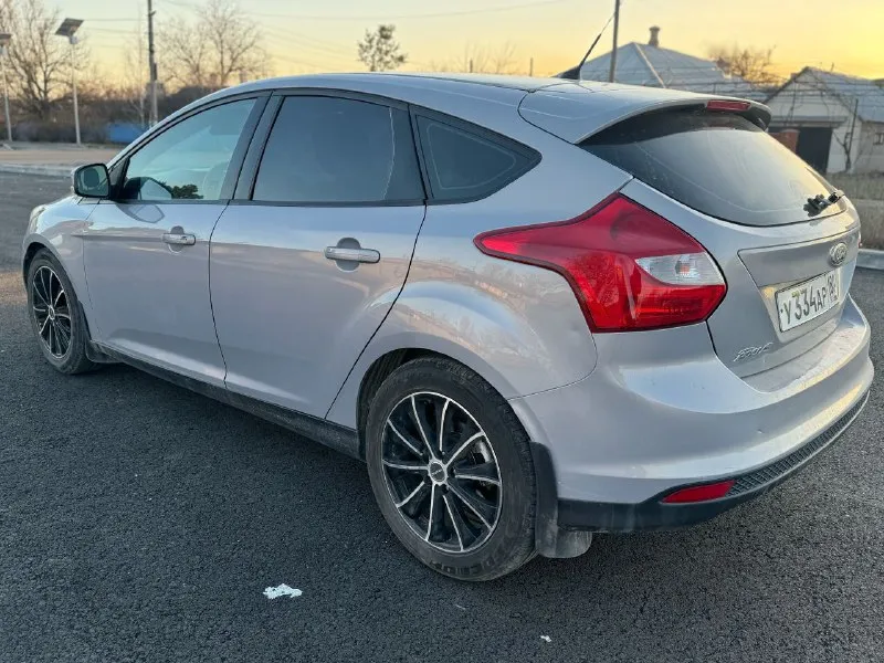 Ford focus 3 225.000 км 1.6 ухоженная, не выкатанная машина в достойном состоянии. в родном окрасе, стекла в круг родные. двигатель и коробка работает в штатном режиме. салон в отличном состоянии. автотека зеленая, пробег оригинальный. комплект грм поменян 15.000 назад. в целом несмотря на года машина выглядит современно, а также имеет все необходимые функции для комфортной езды. адекватному покупателю отдам комплект дисней резины на шматках. из недостатков нужно заменить два задних амортизатора. цену ставлю самую низкую в мариуполе на связку 1.6 (125 л. с) + поэтому глобального торга не ожидайте, чисто символически уступлю. обмен, площадки, перекупы - не интересно, обязательное переоформление в течение 10 дней. 750.000₽ +79498477010 tg: @bestrek1 📞 звоните: +7(949)8477010 - фотография - 4