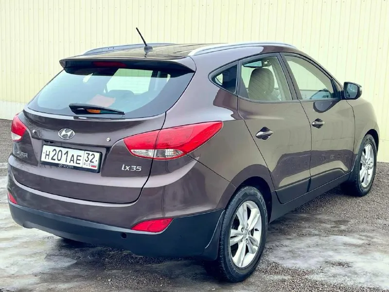 🔥 hyundai ix35🔥 в шикарном состоянии! ✅в эксплуатации с 2011г ✅ 2.0 ✅бензиновый (атмосферный) ✅коробка автомат 6 ступка ✅пробег 177 тыс. км. ✅без дтп! ✅весь в родной краске(кроме задней правой арки) ✅автотека зелёная ✅двигатель работает превосходно без. .. од aux usb ✅разъем 12v ✅камера заднего вида ✅камера переднего вида ✅литые диски r17 ✅тех осмотр пройдет, готов к регистрации в мрэо 🔥в подарок новому владельцу🔥 ✅полный бак топлива ✅донецк. 🔥новая стоимость 1.255.000₽🔥 тел. + 📞 звоните: +7(949)5080060 - фотография - 3
