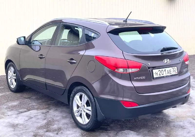 🔥 hyundai ix35🔥 в шикарном состоянии! ✅в эксплуатации с 2011г ✅ 2.0 ✅бензиновый (атмосферный) ✅коробка автомат 6 ступка ✅пробег 177 тыс. км. ✅без дтп! ✅весь в родной краске(кроме задней правой арки) ✅автотека зелёная ✅двигатель работает превосходно без. .. од aux usb ✅разъем 12v ✅камера заднего вида ✅камера переднего вида ✅литые диски r17 ✅тех осмотр пройдет, готов к регистрации в мрэо 🔥в подарок новому владельцу🔥 ✅полный бак топлива ✅донецк. 🔥новая стоимость 1.255.000₽🔥 тел. + 📞 звоните: +7(949)5080060 - фотография - 4