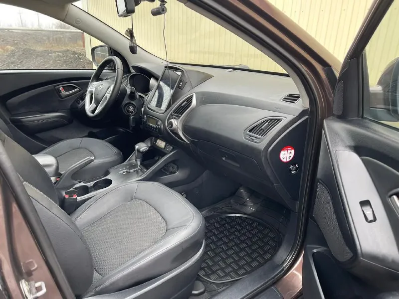 🔥 hyundai ix35🔥 в шикарном состоянии! ✅в эксплуатации с 2011г ✅ 2.0 ✅бензиновый (атмосферный) ✅коробка автомат 6 ступка ✅пробег 177 тыс. км. ✅без дтп! ✅весь в родной краске(кроме задней правой арки) ✅автотека зелёная ✅двигатель работает превосходно без. .. од aux usb ✅разъем 12v ✅камера заднего вида ✅камера переднего вида ✅литые диски r17 ✅тех осмотр пройдет, готов к регистрации в мрэо 🔥в подарок новому владельцу🔥 ✅полный бак топлива ✅донецк. 🔥новая стоимость 1.255.000₽🔥 тел. + 📞 звоните: +7(949)5080060 - фотография - 7